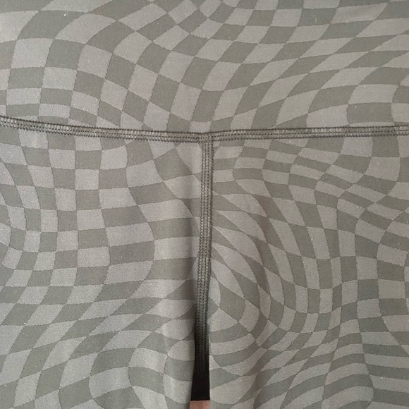 Alo yoga checkered legging - Picture 4 of 7